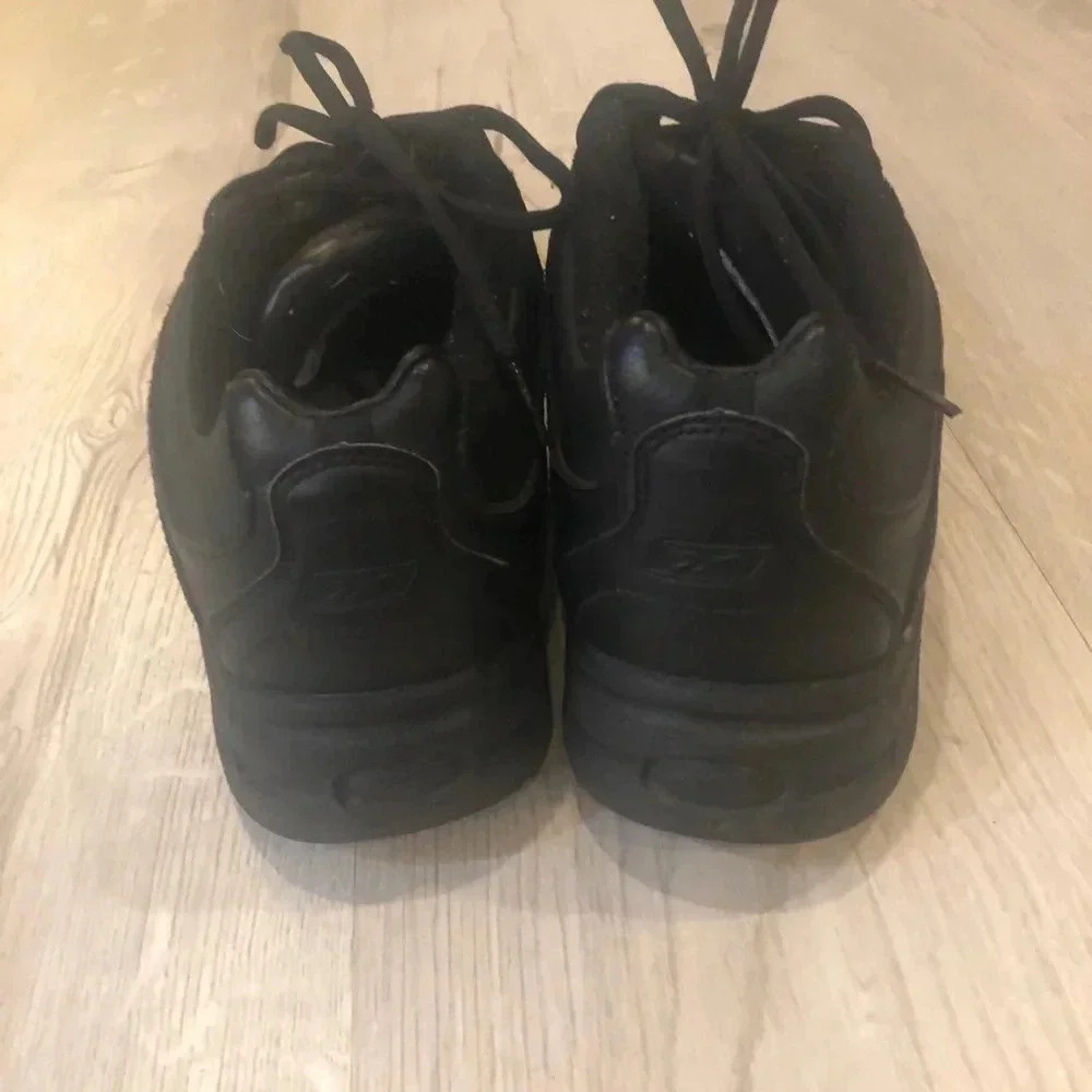 Reebok men’s slip resistant shoes - Picture 3 of 4